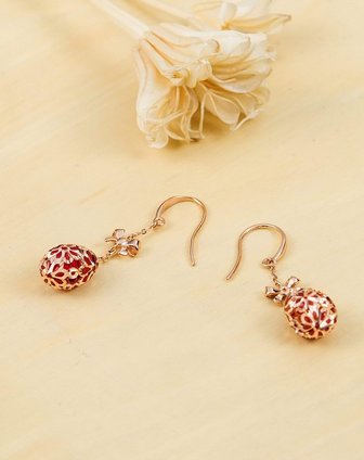 JDB电子-
央视主持人龙洋播报新闻效果一般 “整容脸”显着 观众不认可(图4) JDB电子